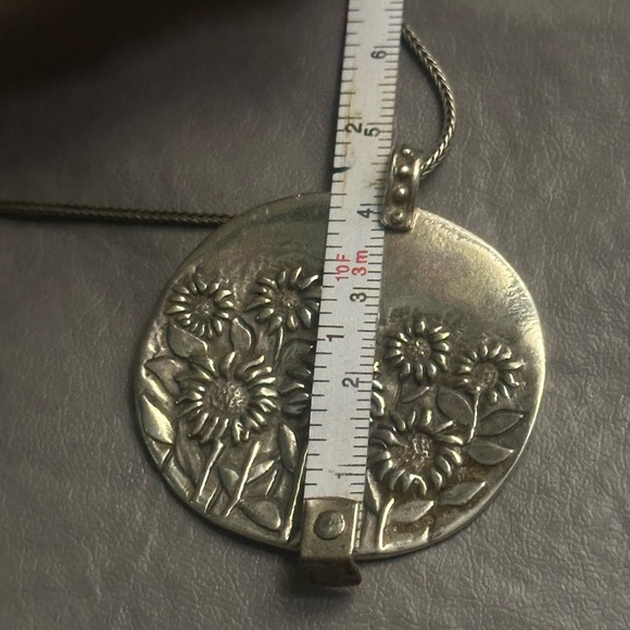 AUTHENTIC OR PAZ ( signed B )
Slightly oxidized sterling silver pendant. - Picture 7 of 12
